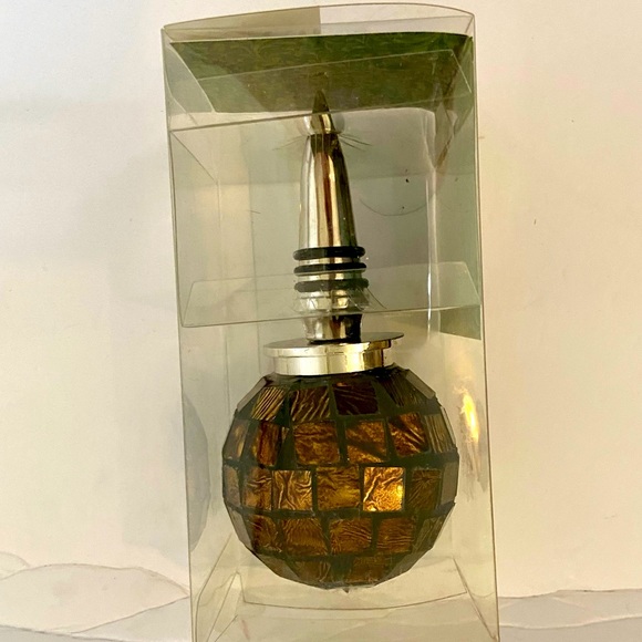 The Vintner's Cottage, by Miguel, Brown Globe Bottle or Wine Stopper. Unique! - Picture 2 of 4